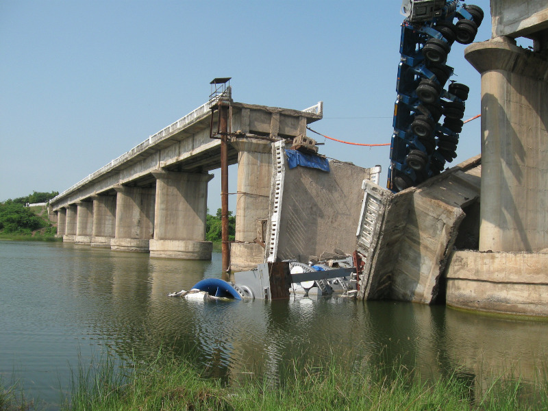 bridge_accident